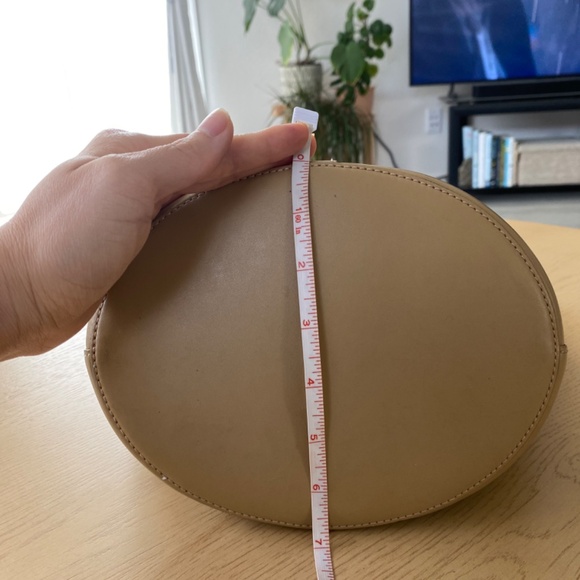 Tan OAD New York Bucket Bag - Picture 7 of 9